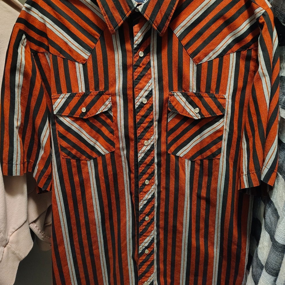 Wrangler Red, Black, and White Striped Short-Sleeve Snap Button-Down Shirt
